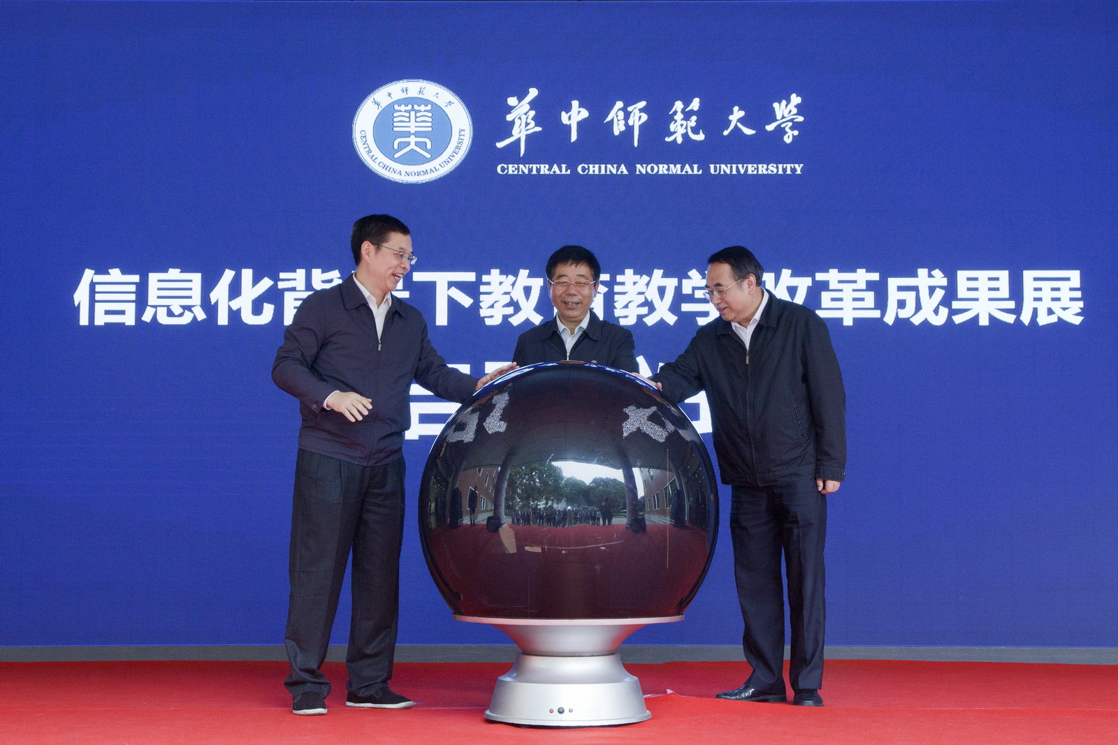 ��Ϣ����ѧ�ĸ�ɹ�չ �����������±����ι۳ɹ�չ